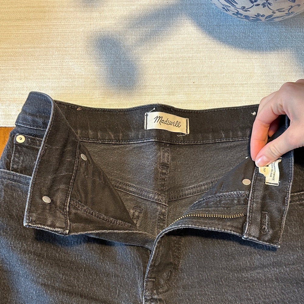 Madewell Perfect Vintage Wide Leg Jean in black, size 24p.